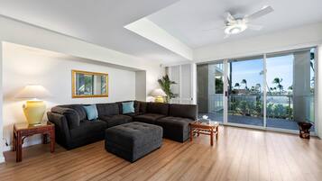 Villa, 1 King Bed (Vista Waikoloa G204) | Living area