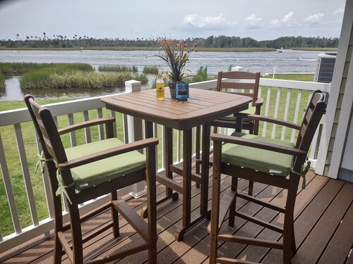 Beautiful 3 bedroom condo riverfront. Best views, best price on the river! 