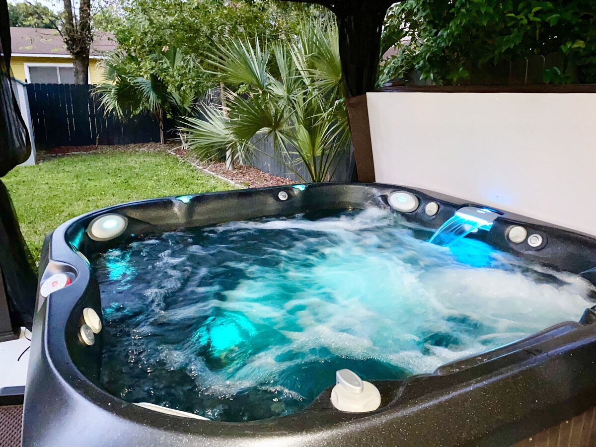 Hot Tub | Private Parking | Fiber Internet | Pets