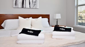 3 habitaciones, tabla de planchar con plancha y cuna de viaje