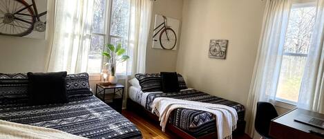 3 bedrooms, desk, iron/ironing board, free WiFi