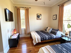 3 bedrooms, desk, iron/ironing board, free WiFi