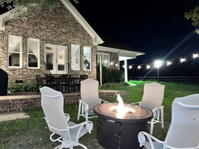 Modern farm Home Close to Jordan lake and Downtown apex