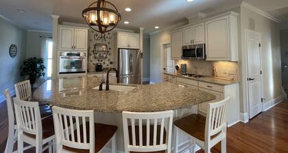 Modern farm Home Close to Jordan lake and Downtown apex
