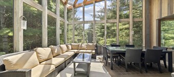 Luxury Blue Chalet with Hottub and Sauna 7000sqf of living space. Eco Friendly