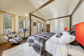 4 bedrooms, desk, iron/ironing board, travel cot