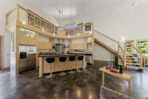 ثلاجة، ميكروويف، فرن، موقد طهي مسطح