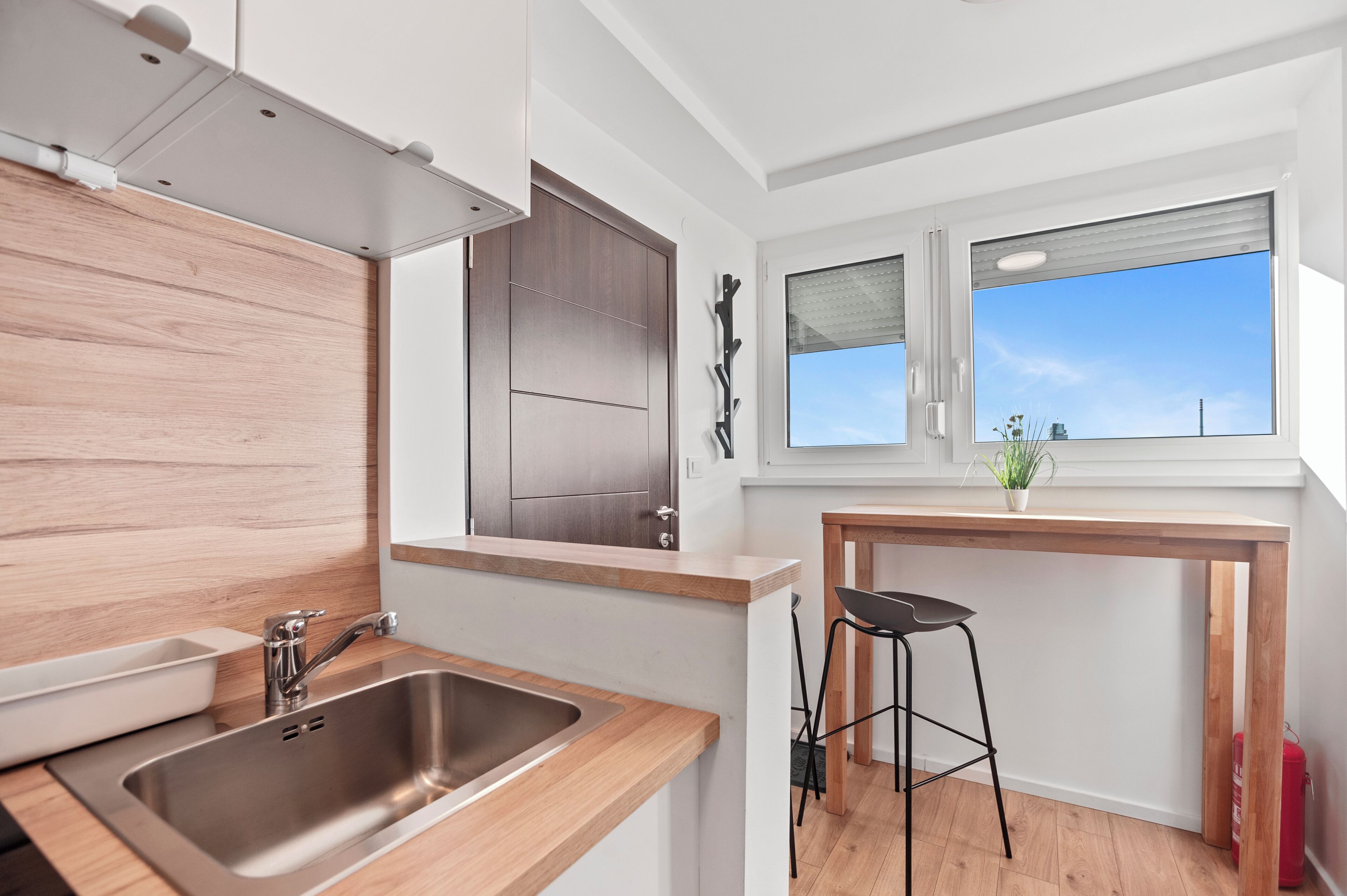 City Apartment, 1 Bedroom, Balcony, City View | Private kitchenette | Fridge, microwave, oven, stovetop