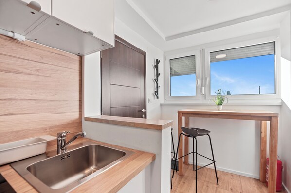 City Apartment, 1 Bedroom, Balcony, City View | Private kitchenette | Fridge, microwave, oven, stovetop - Prime View Apartment Zagreb (Zagreb)