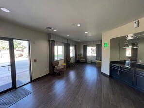 บริเวณนั่งเล่นที่ล็อบบี้