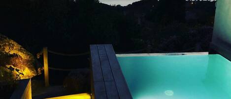 Alberca al aire libre y alberca climatizada