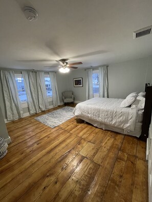 5 bedrooms, free WiFi, bed sheets