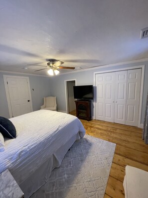 5 bedrooms, free WiFi, bed sheets