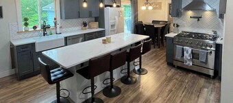 3,000 Sq Ft Historic Colonial Minutes from Okemo with Direct VAST Access