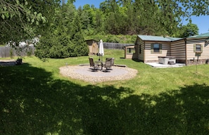 Outdoor dining - Hidden Gem, Private Retreat, Game Haven, Soothing Spa, Cozy Bonfire, Yard Games (Sevierville)