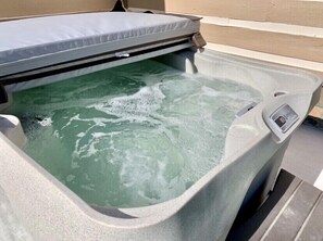 Outdoor spa tub - Family Cabin Retreat: Hot Tub, Game Room, Firepit & Yard Fun (Sevierville)