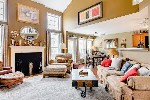 Smart TV, chimenea y impresora