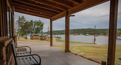 Cozy retreat on the lake