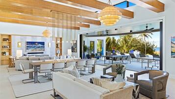 House (Bella Luna) | Exterior