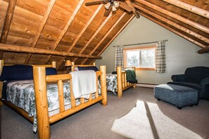 3 habitaciones, escritorio, tabla de planchar con plancha y wifi gratis 