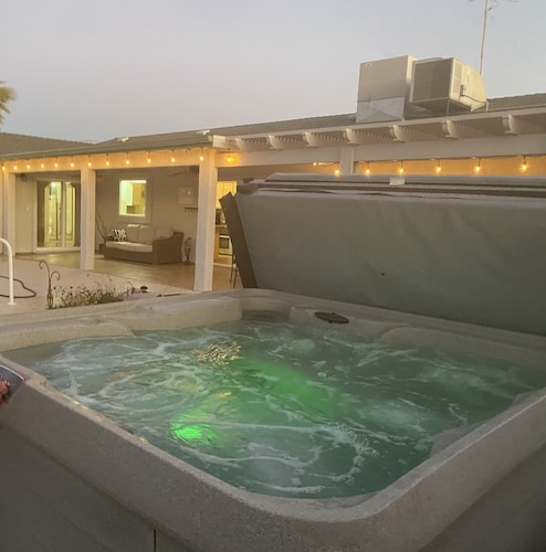 3 Master Suites King Beds Jacuzzi Pool + Casita Yard RV Boat parking Firept Pets