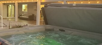 3 Master Suites King Beds Jacuzzi Pool + Casita Yard RV Boat parking Firept Pets