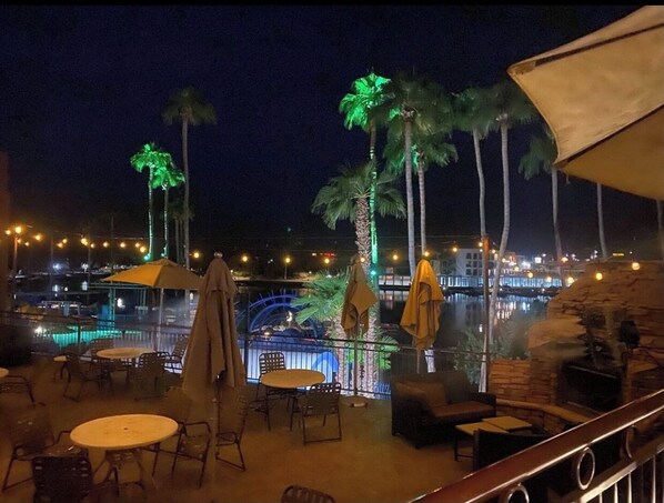 Outdoor dining - 3 Master Suites Jacuzzi Pool Home w Casita Large Yard RV Boat parking Firept Pet (Lake Havasu City)