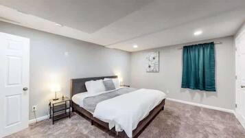 6 camere, una scrivania, ferro/asse da stiro, culla da viaggio