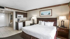 2 bedrooms, free WiFi, bed sheets - Beach Quarters Resort Oceanfront condo with 2 oceanfront balconies! (Virginia Beach)