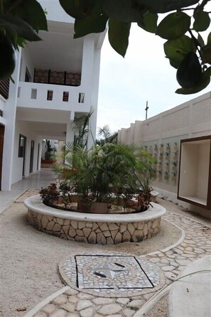 Vista frontal de la propiedad