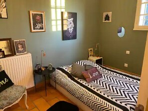 4 dormitorios, tabla de planchar con plancha, wifi gratis y ropa de cama