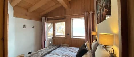 3 bedrooms, iron/ironing board, free WiFi