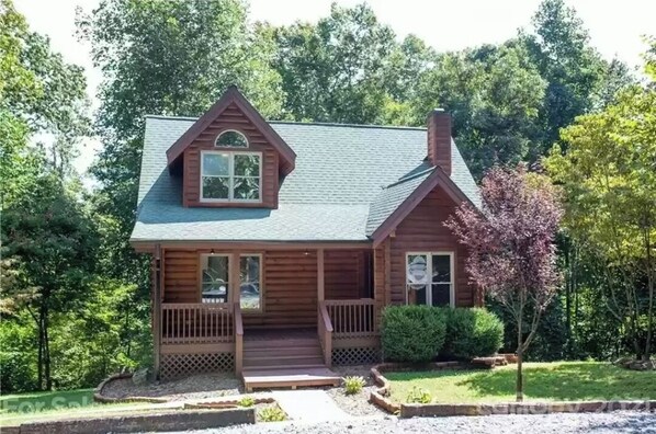 Exterior - Cozy cabin in private gated community with Hot Tub! (Nebo)