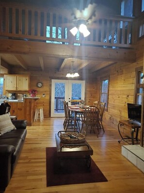 Smart TV, fireplace - Cozy cabin in private gated community with Hot Tub! (Nebo)