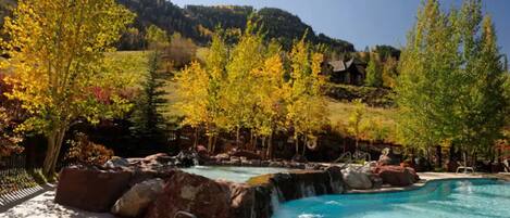 حمّام سباحة خارجي، حمّام سباحة مُدفَّأ