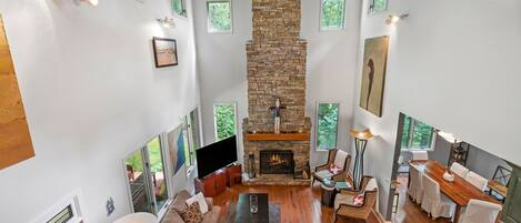 Smart TV, chimenea, videojuegos y reproductor de DVD