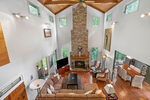 Cozy getaway in Cartersville and near Lakepoint Sports 