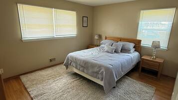 2 bedrooms, desk, free WiFi, bed sheets