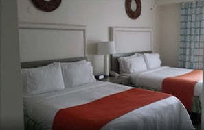 2 chambres, coffres-forts dans les chambres, fer et planche à repasser