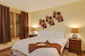 2 Schlafzimmer, Schreibtisch, Bügeleisen/Bügelbrett, Reisekinderbett