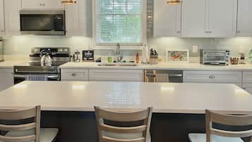 KylskÄp, mikrovÄgsugn, ugn och spishÀll