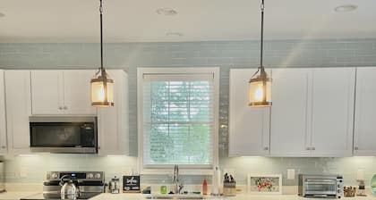 Cozy Beach Cottage close to Bethany Beach! Dog Friendly!