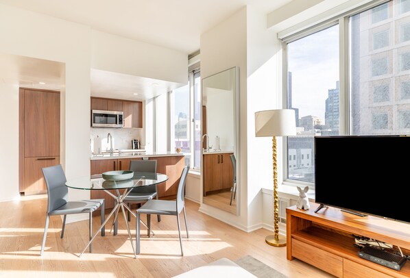 Interior - Luxury One Bedroom with Resort Amenities in SoMa (San Francisco)