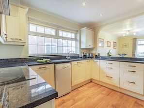 Dishwasher - Spacious property and stunning sea views in great location. (Greatstone)