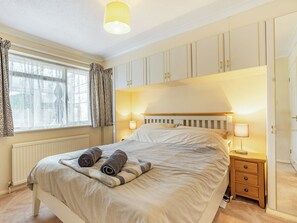 3 bedrooms, free WiFi, bed sheets - Spacious property and stunning sea views in great location. (Greatstone)