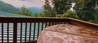 Smoky Mountain Holiday Home with Hot Tub!