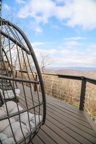 Cozy Cottage with beautiful Mountain View’s - close to wineries