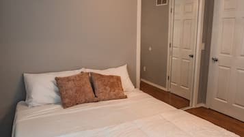 3 dormitoris, escriptori, planxa i posts de planxar i wifi gratuïta