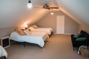 3 slaapkamers, een bureau, een strijkplank/strijkijzer, gratis wifi