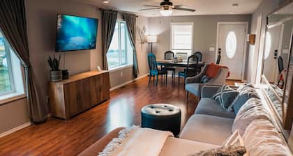 Kayaks, Hot Tub & Home Gym - Family Friendly Cozy Nature Retreat